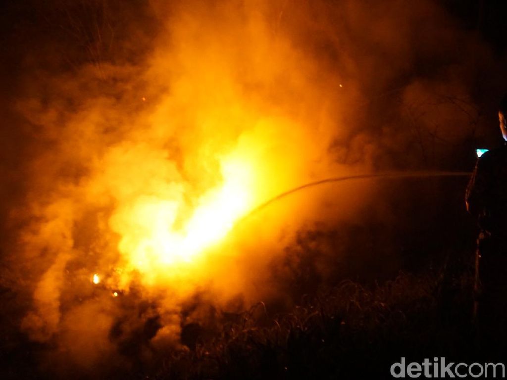 Cerita Pemilik Lahan Tempat Ledakan di Mojokerto: Lihat Api Berpijar Putih