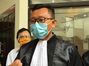 Pihak Haris Azhar-Fatia Tuding Bukti Digital yang Dibawa Jaksa Abal-abal Pihak Haris Azhar-Fatia Tuding Bukti Digital yang Dibawa Jaksa Abal-abal