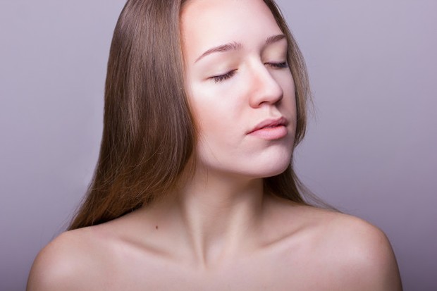 Kulit menjadi pucat dan muncul flek akibat merkuri/freepik.com