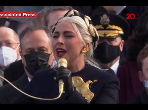 Lady Gaga Buktikan Masih Pacaran dengan Michael Polansky Lady Gaga Buktikan Masih Pacaran dengan Michael Polansky