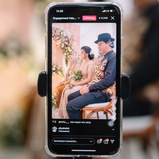 Live Streaming Acara Lamaran Herlambang dan Hanum/Foto: instagram.com/hanummegaa Live Streaming Acara Lamaran Herlambang dan Hanum/Foto: instagram.com/hanummegaa