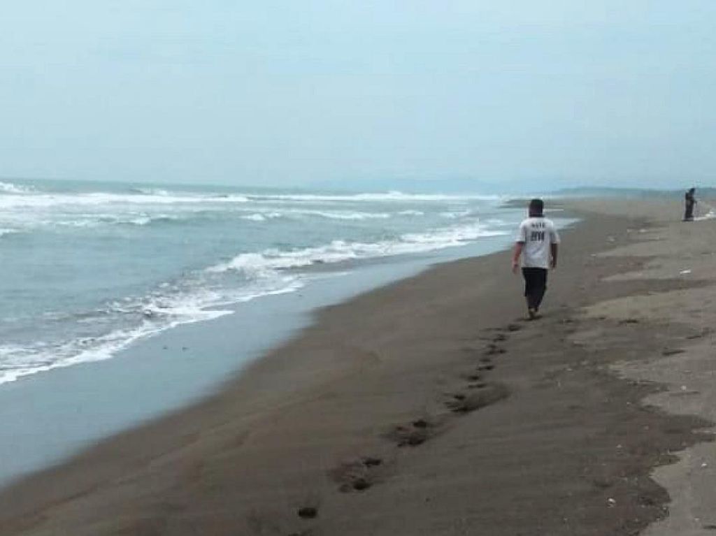 3 Nelayan Dihantam Ombak di Perairan Kebumen, 1 Orang Hilang 3 Nelayan Dihantam Ombak di Perairan Kebumen, 1 Orang Hilang