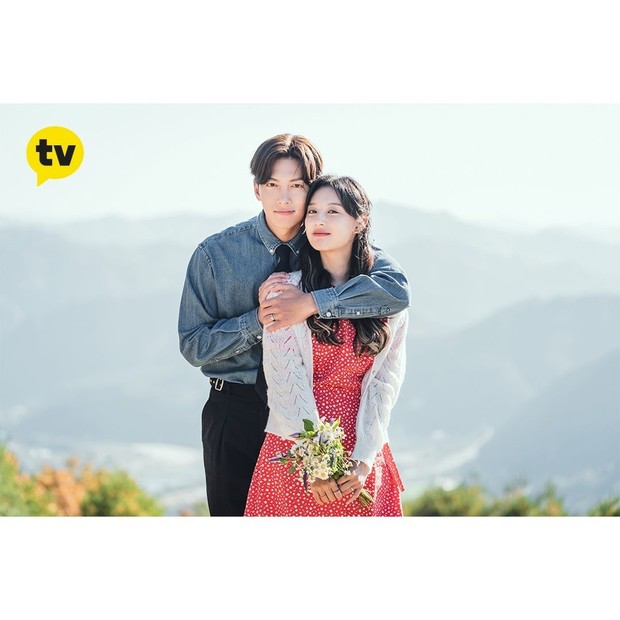 Kim Ji Won berperan sebagai Lee Eun O yang menyamar sebagai Yoon Seon A dia berpura-pura memiliki jiwa yang bebas dan menjadi kepribadian yang sangat berbeda dari dirinya yang sebenarnya.