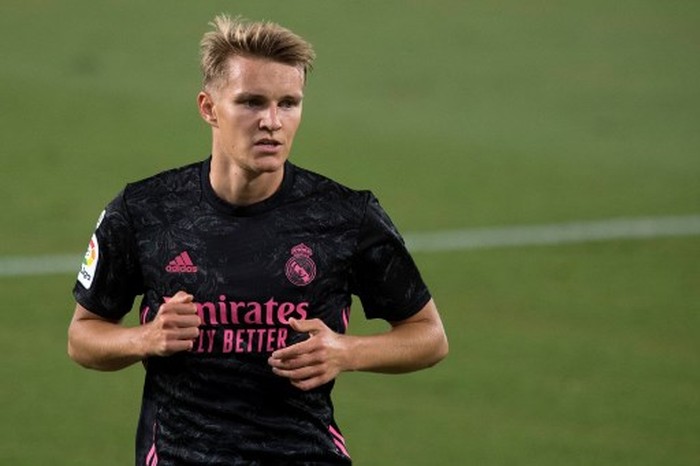 Real Madrids Norwegian midfielder Martin Odegaard reacts during the Spanish league football match Real Betis against Real Madrid CF at the Benito Villamarin stadium in Seville on September 26, 2020. (Photo by JORGE GUERRERO / AFP)
