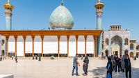 Ini Bukan Galeri Seni, Ini Masjid yang Indah di Iran