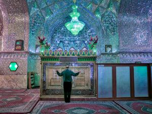 15 Orang Tewas di Insiden Penembakan Masjid Shah Cheragh Iran 15 Orang Tewas di Insiden Penembakan Masjid Shah Cheragh Iran