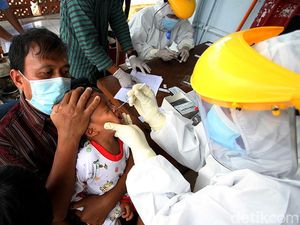 Masuk Kota Solo, Pengungsi Gempa Sulbar Jalani Rapid Antigen
