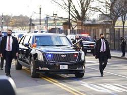 Membandingkan Ketangguhan Mobil Dinas Presiden Jokowi Vs Joe Biden