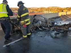 Ngeri, Mobil Sport Tabrak Dinding Beton di Kecepatan 193 Km/Jam, Hangus Terbakar!