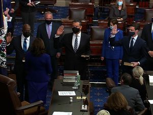 Tugas Pertama Kamala Harris sebagai Wapres, Lantik 3 Senator AS