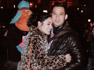 8 Foto Kemesraan Nindy Ayunda & Suami, Kini Gugat Cerai Saat Suami Dipenjara 8 Foto Kemesraan Nindy Ayunda & Suami, Kini Gugat Cerai Saat Suami Dipenjara