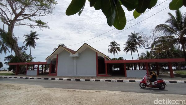 Bangunan Lucu Ini Percantik Pantai Karapyak Pangandaran