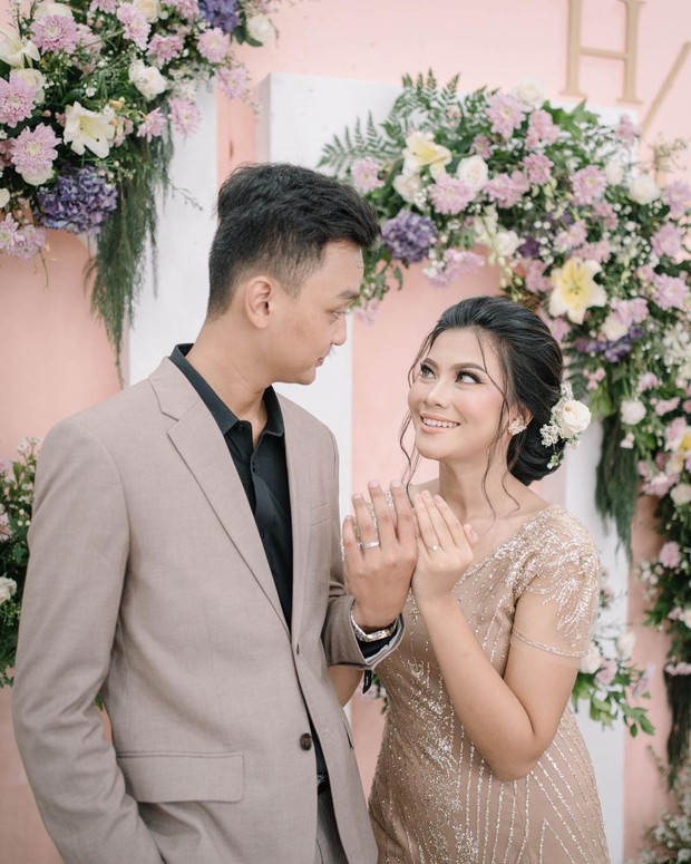 Pasangan Herlambang dan Hanum/Foto: instagram.com/achmdherlambang Pasangan Herlambang dan Hanum/Foto: instagram.com/achmdherlambang