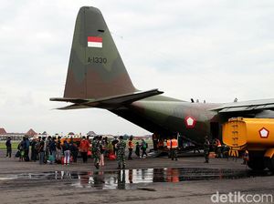 Pengungsi Gempa Sulbar Tiba di Bandara Adi Soemarmo Solo Pengungsi Gempa Sulbar Tiba di Bandara Adi Soemarmo Solo