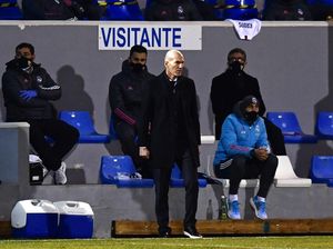 Zidane kok Malah Senyum-senyum Saat Real Madrid Kebobolan?