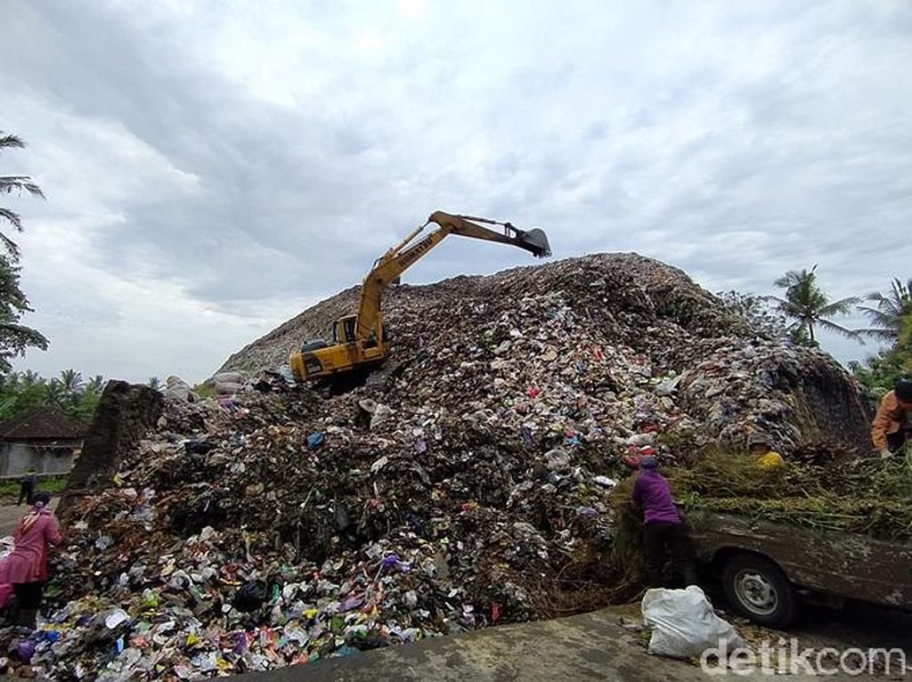 Sampah Menggunung, TPSA Kabupaten Magelang Overload Sampah Menggunung, TPSA Kabupaten Magelang Overload