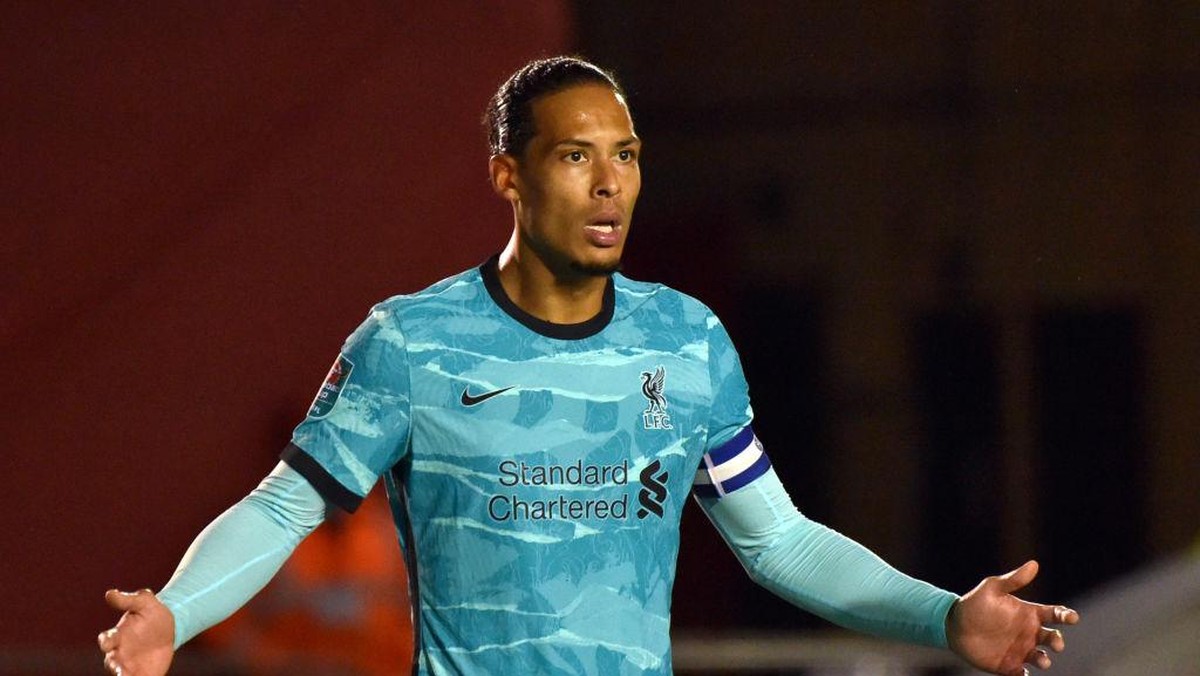 Jamier Carragher mengingatkan Liverpool terkait kondisi Virgil van Dijk. (Foto: Getty Images/Pool)