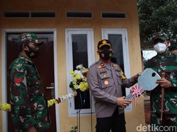 Bahagianya Anggota TNI ini Rumahnya Direnovasi Wakapolres Subang