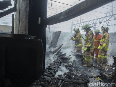 16 Bangunan Semi Permanen Terbakar di Jakpus