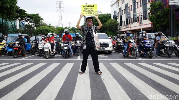 Aksi Peringatan Hari Pejalan Kaki Nasional