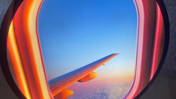 Jendela pesawat? Bukan, Ini Hanyalah Lampu LED