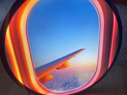 6 Alasan Kenapa Duduk Samping Jendela Menyenangkan