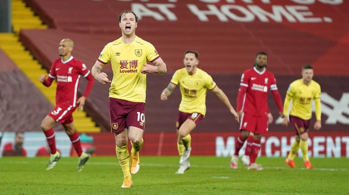 LIVERPOOL, ENGLAND - JANUARY 21: Ashley Barnes of Burnley celebrates after scoring their teams first goal from the penalty spot during the Premier League match between Liverpool and Burnley at Anfield on January 21, 2021 in Liverpool, England. Sporting stadiums around the UK remain under strict restrictions due to the Coronavirus Pandemic as Government social distancing laws prohibit fans inside venues resulting in games being played behind closed doors. (Photo by Jon Super - Pool/Getty Images)