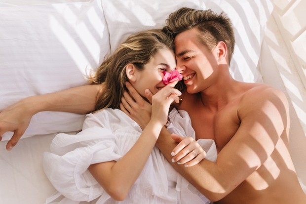 Cancer adalah zodiak yang sangat romantis dan sensitif sehingga mereka benar-benar menguasai daftar zodiak yang paling romantis.