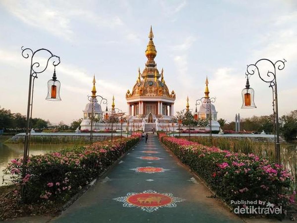 Bukan Candi Biasa, Konon Ini Jadi Pertemuan dari 3 Alam Bukan Candi Biasa, Konon Ini Jadi Pertemuan dari 3 Alam