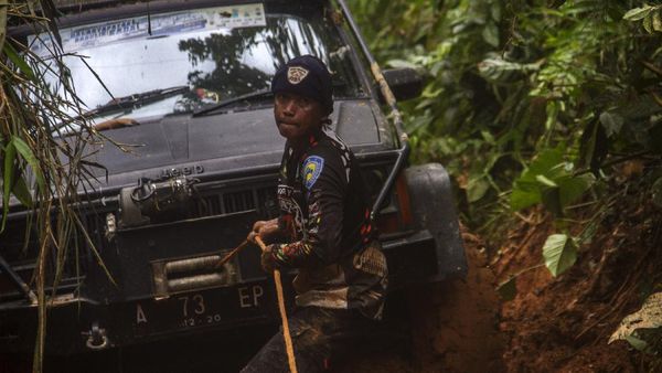 Potret Perjuangan Mendistribusikan Bantuan untuk Korban Banjir Kalsel