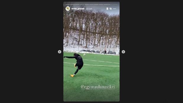 Pemain muda Indonesia Egy Maulana Vikri mencetak gol via tendangan bebas di sesi latihan Lechia Gdansk, Kamis (21/2) waktu setempat.