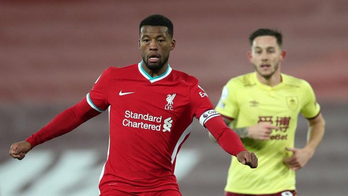 LIVERPOOL, ENGLAND - JANUARY 21: Georginio Wijnaldum of Liverpool on the ball during the Premier League match between Liverpool and Burnley at Anfield on January 21, 2021 in Liverpool, England. Sporting stadiums around the UK remain under strict restrictions due to the Coronavirus Pandemic as Government social distancing laws prohibit fans inside venues resulting in games being played behind closed doors. (Photo by Clive Brunskill/Getty Images)
