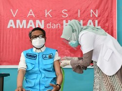 Istri Sembuh dari COVID, Gubernur Sulsel Akhirnya Disuntik Vaksin Sinovac