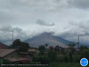 Waspada! Wisatawan Diminta Hindari Kawasan Gunung Sinabung Sementara Waktu