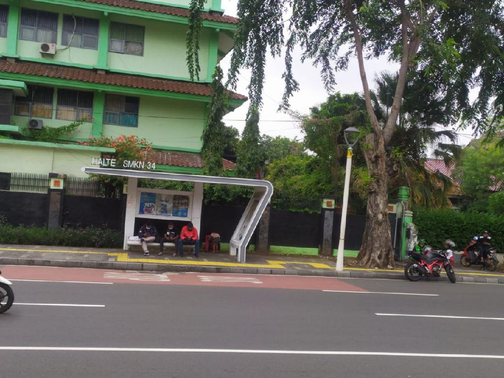 Polisi Periksa 3 Saksi Terkait Aksi Mesum Sejoli di Halte Bus di Senen Polisi Periksa 3 Saksi Terkait Aksi Mesum Sejoli di Halte Bus di Senen