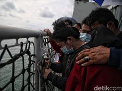 Kata Keluarga Korban soal Tabur Bunga di Lokasi Jatuhnya Sriwijaya Air Kata Keluarga Korban soal Tabur Bunga di Lokasi Jatuhnya Sriwijaya Air