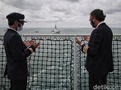 Potret Haru Momen Tabur Bunga Sriwijaya Air