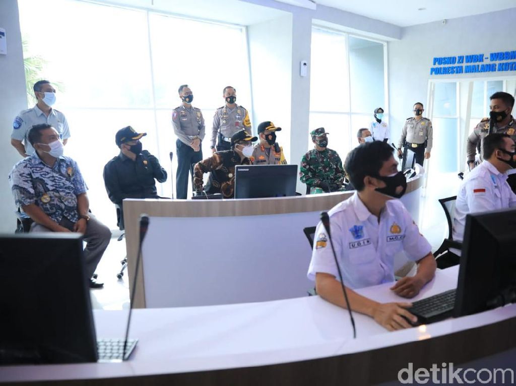 Permudah Layanan Warga, Bus Arema Police Sobo Kelurahan Diluncurkan Permudah Layanan Warga, Bus Arema Police Sobo Kelurahan Diluncurkan