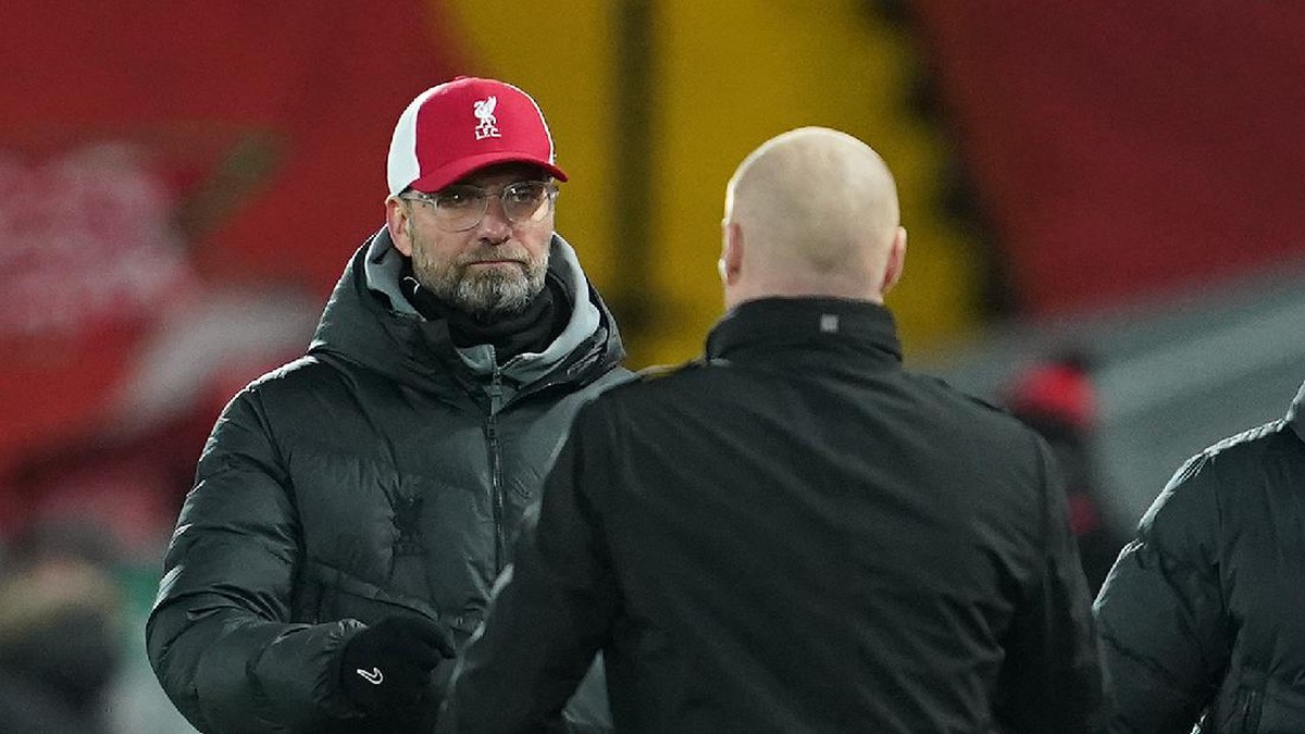 Juergen Klopp dan Sean Dyche sempat ribut di lorong ruang stadion saat Liverpool vs Burnley. (Foto: Getty Images/Pool)