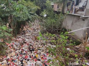 Video Sampah Penuhi Kali Baru Timur Depok Sampai Airnya Tak Terlihat Video Sampah Penuhi Kali Baru Timur Depok Sampai Airnya Tak Terlihat