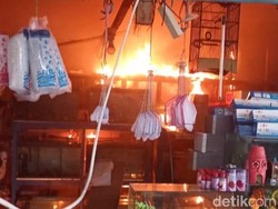 Korsleting, Beberapa Stand Pasar Ikan Hias Gunungsari Surabaya Terbakar