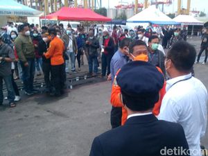 Keluarga Korban Sriwijaya Air SJ182 Jalani Swab Antigen Jelang Tabur Bunga Keluarga Korban Sriwijaya Air SJ182 Jalani Swab Antigen Jelang Tabur Bunga