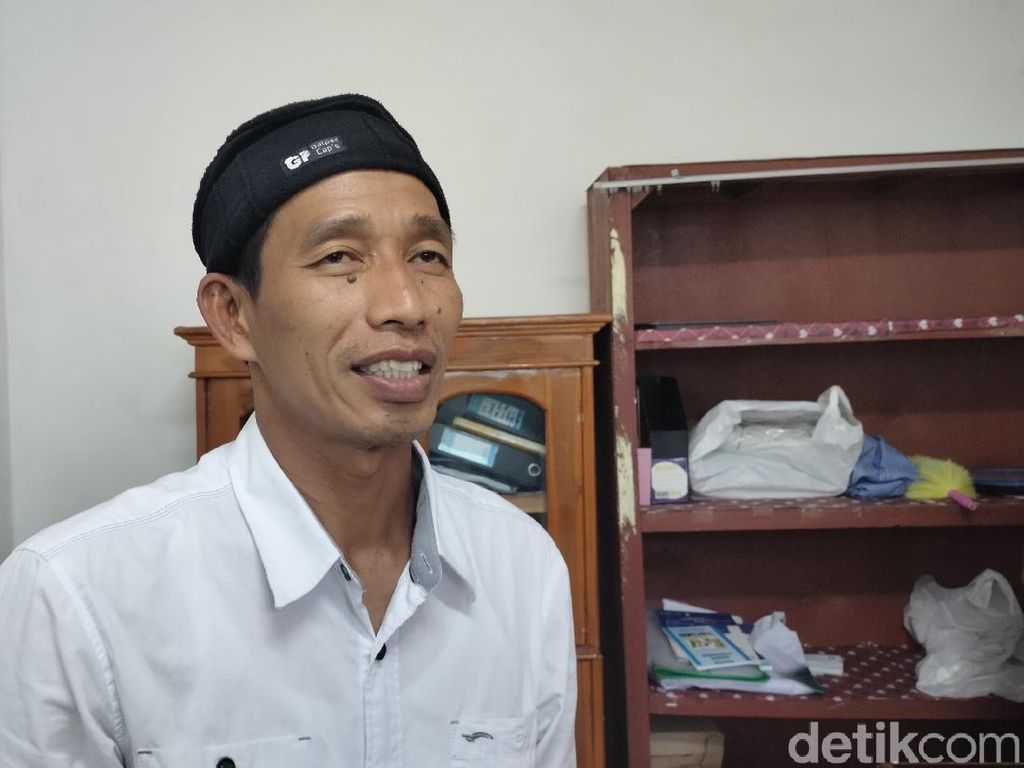 Jabar Hari Ini: Kades Mirip Jokowi-Siswi SMP Dibunuh Jabar Hari Ini: Kades Mirip Jokowi-Siswi SMP Dibunuh