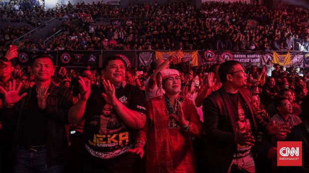 Lipsus MMA Pendukung salah satu petarung MMA One Pride. Jakarta, Sabtu, 15 Februari 2020. CNNIndonesia/Adhi Wicaksono.
