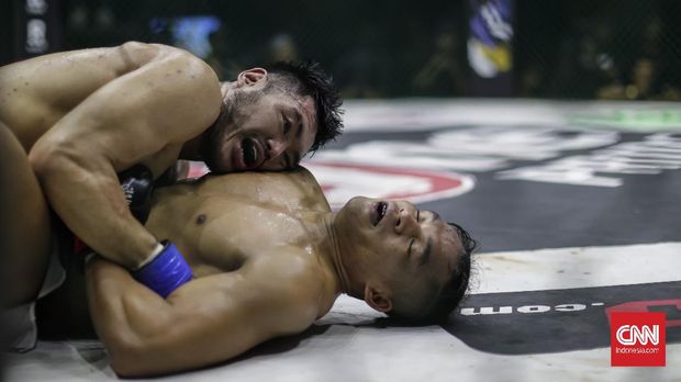 Lipsus MMA Dua petarung dalam pertandingan MMA One Pride. Jakarta, Sabtu, 15 Februari 2020. CNNIndonesia/Adhi Wicaksono.