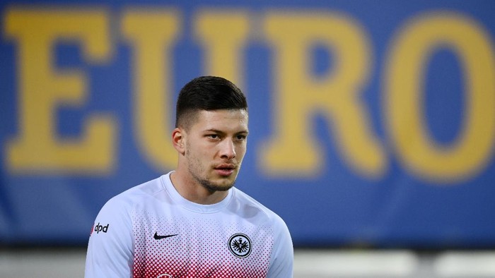 FREIBURG IM BREISGAU, GERMANY - JANUARY 20: Luka Jovic of Eintracht Frankfurt warms up prior to the Bundesliga match between Sport-Club Freiburg and Eintracht Frankfurt at Schwarzwald-Stadion on January 20, 2021 in Freiburg im Breisgau, Germany. Sporting stadiums around Germany remain under strict restrictions due to the Coronavirus Pandemic as Government social distancing laws prohibit fans inside venues resulting in games being played behind closed doors. (Photo by Matthias Hangst/Getty Images)