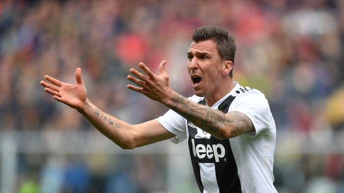GENOA, ITALY - MARCH 17:  Mario Mandzukic of Juventus reacts during the Serie A match between Genoa CFC and Juventus at Stadio Luigi Ferraris on March 17, 2019 in Genoa, Italy.  (Photo by Valerio Pennicino/Getty Images)