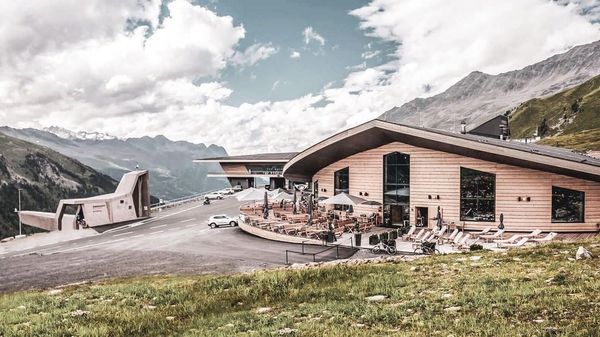 Potret Museum Motor Klasik Tertinggi di Dunia Sebelum Ludes Dilalap Api