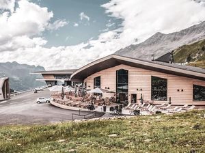 Potret Museum Motor Klasik Tertinggi di Dunia Sebelum Ludes Dilalap Api