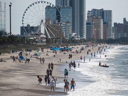 Ngeri! Turis Terinfeksi Bakteri Pemakan Otak Usai Berenang di Pantai